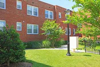 2834 Q Street, SE 1-2 Beds Apartment, Affordable for Rent - Photo Gallery 11