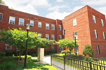 2834 Q Street, SE 1-2 Beds Apartment, Affordable for Rent - Photo Gallery 17
