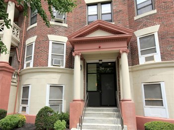 132 Seaver Street, #10 1 Bed Apartment, Affordable for Rent - Photo Gallery 2