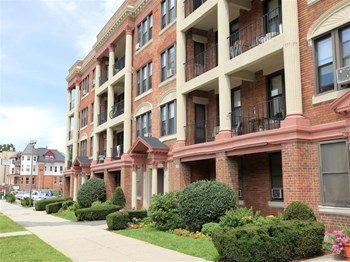 132 Seaver Street, #10 1 Bed Apartment, Affordable for Rent - Photo Gallery 3