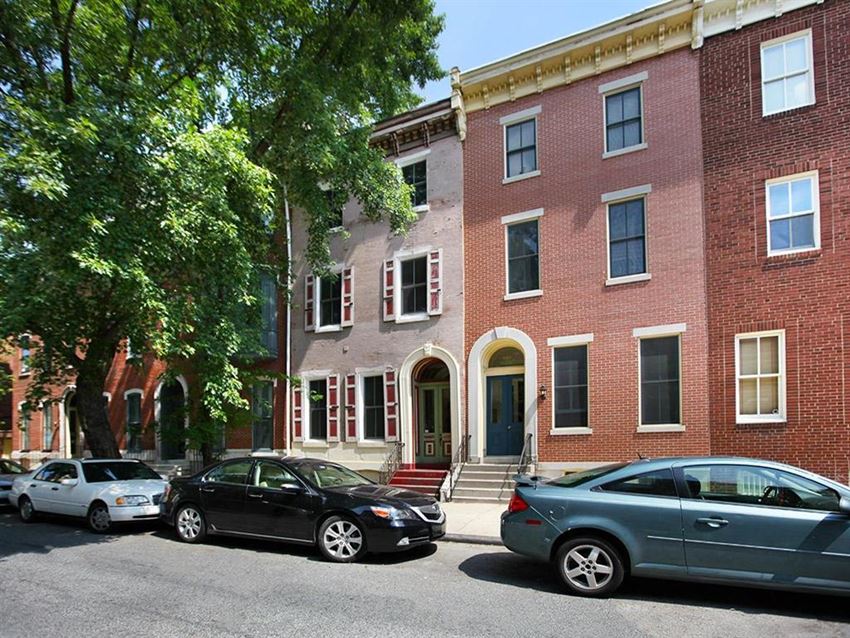 a brick building with cars parked in front of it