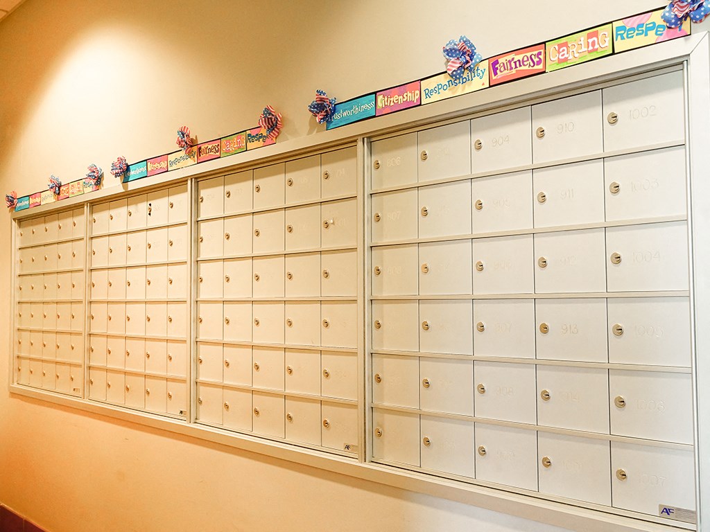 Thornwood House Apartments, 1 Thornwood Mall, University Park, IL