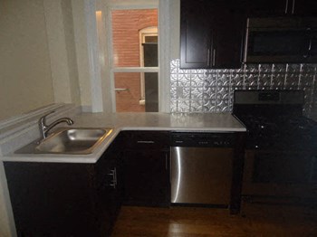 1110 Main Street 2 Beds Apartment for Rent - Photo Gallery 2