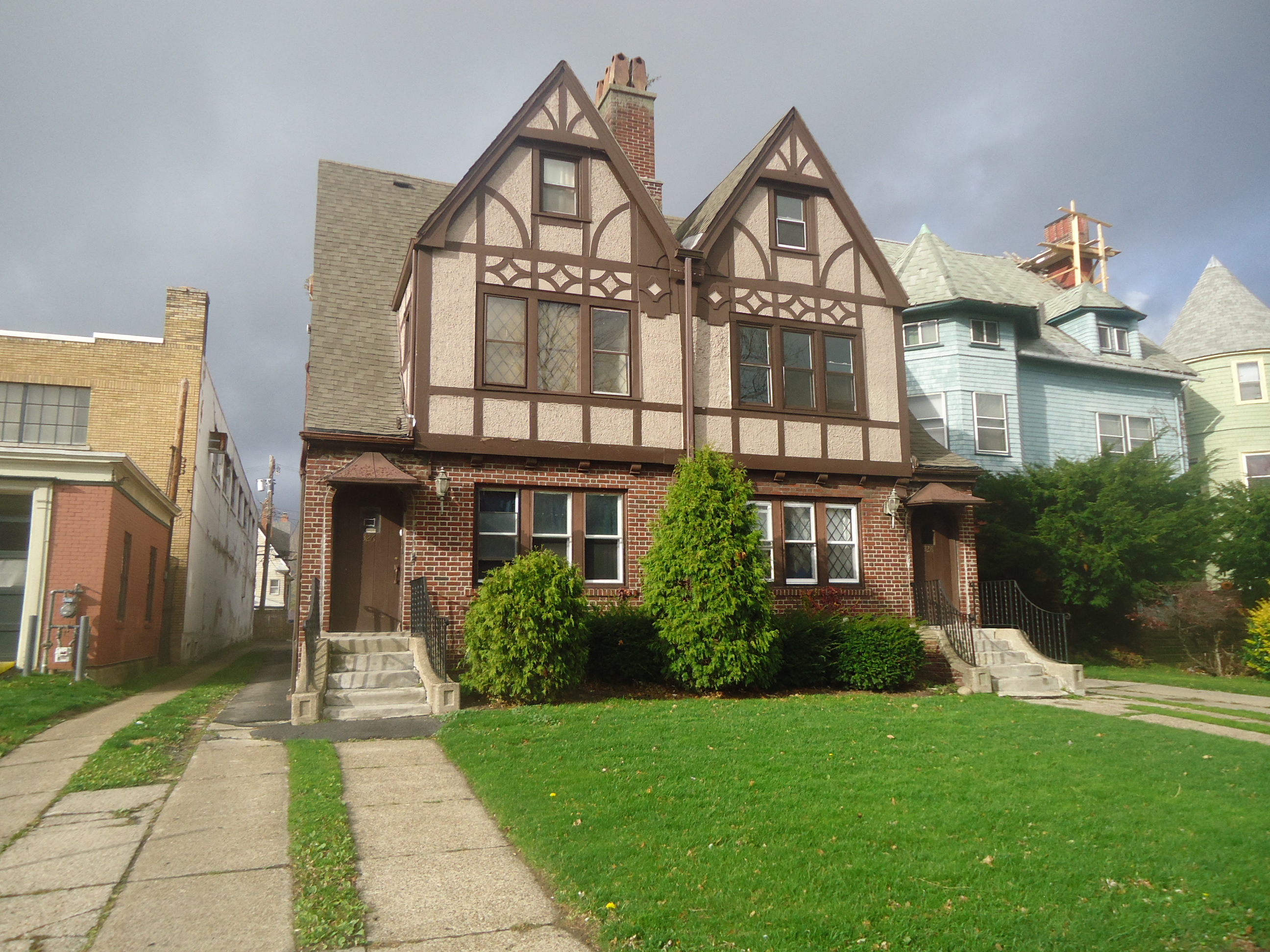the front of a house with a yard in front of it