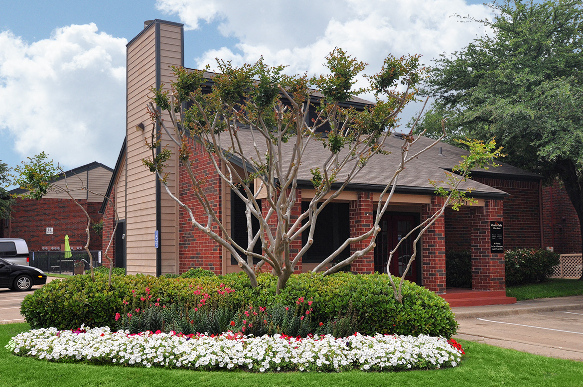 Rustic Oaks Apartments in Wylie, TX