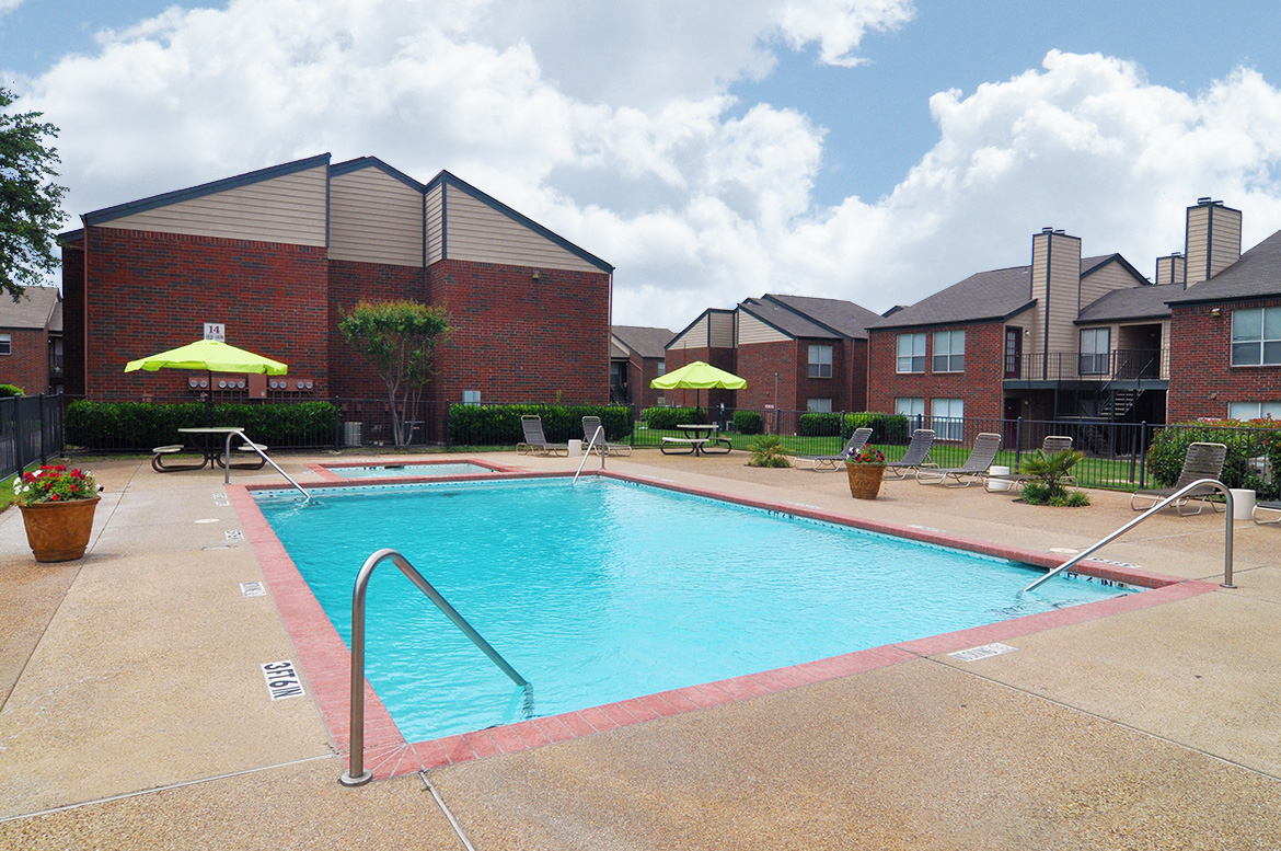 Rustic Oaks Apartments in Wylie, TX