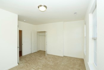 5 Autumn Lane, #100 1-3 Beds Apartment, Townhouse, Affordable for Rent - Photo Gallery 4