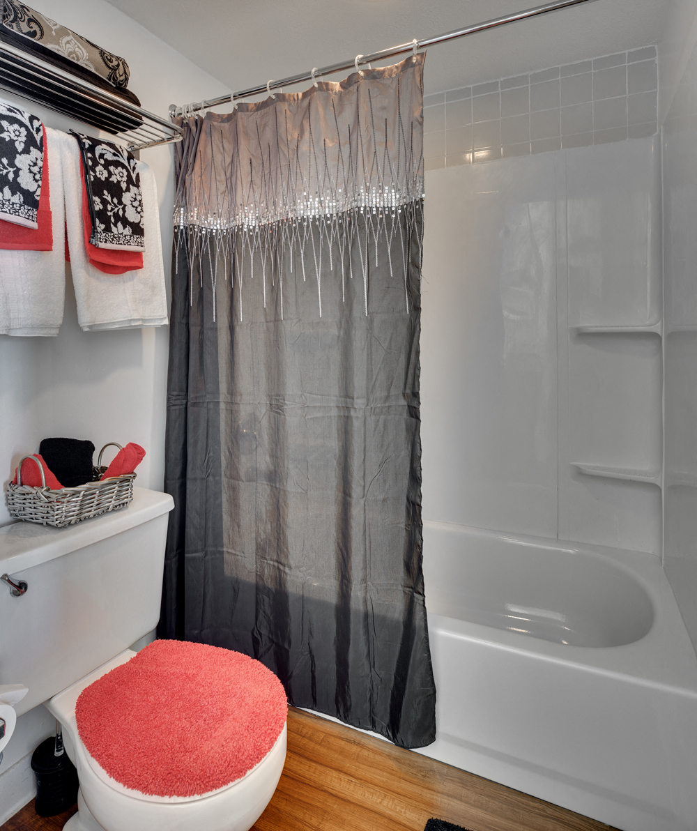 Collegiate Village Inn