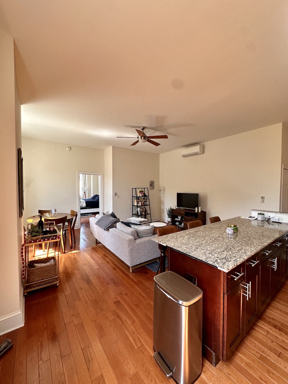 2F: 1BR/1BA for $2695