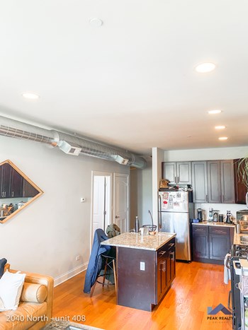 2040 W. North Ave. 1-2 Beds Apartment for Rent - Photo Gallery 3