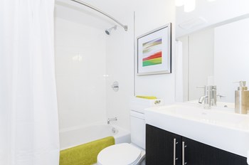 207 Bell Street North Studio-3 Beds Apartment for Rent - Photo Gallery 5