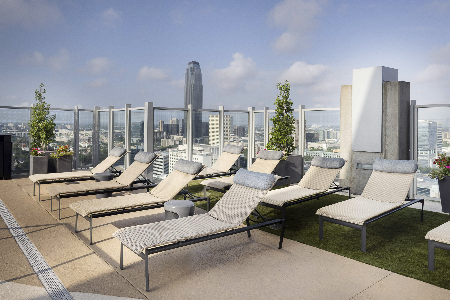 SkyHouse River Oaks Apartments