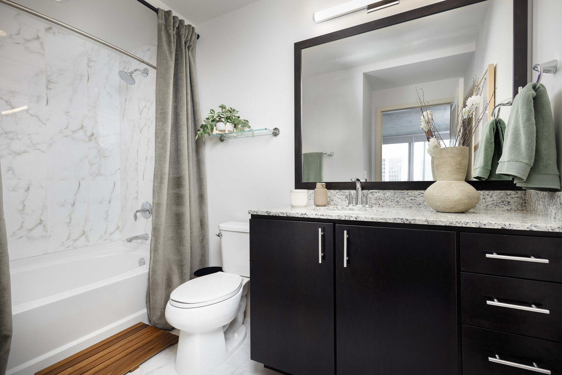 SkyHouse River Oaks Apartments