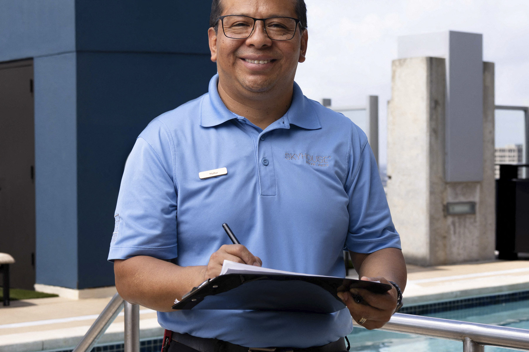 SkyHouse River Oaks Apartments