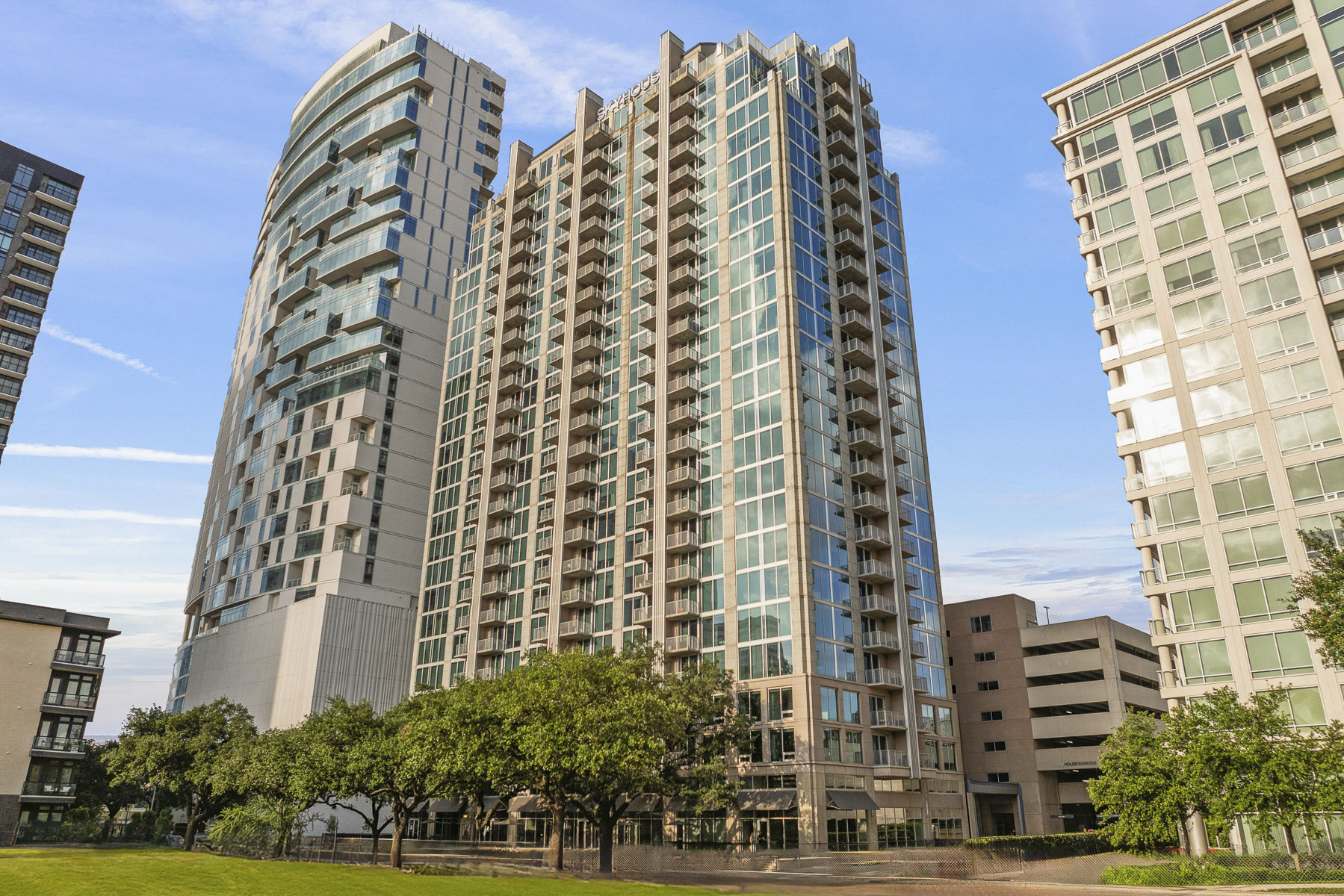 SkyHouse River Oaks Apartments
