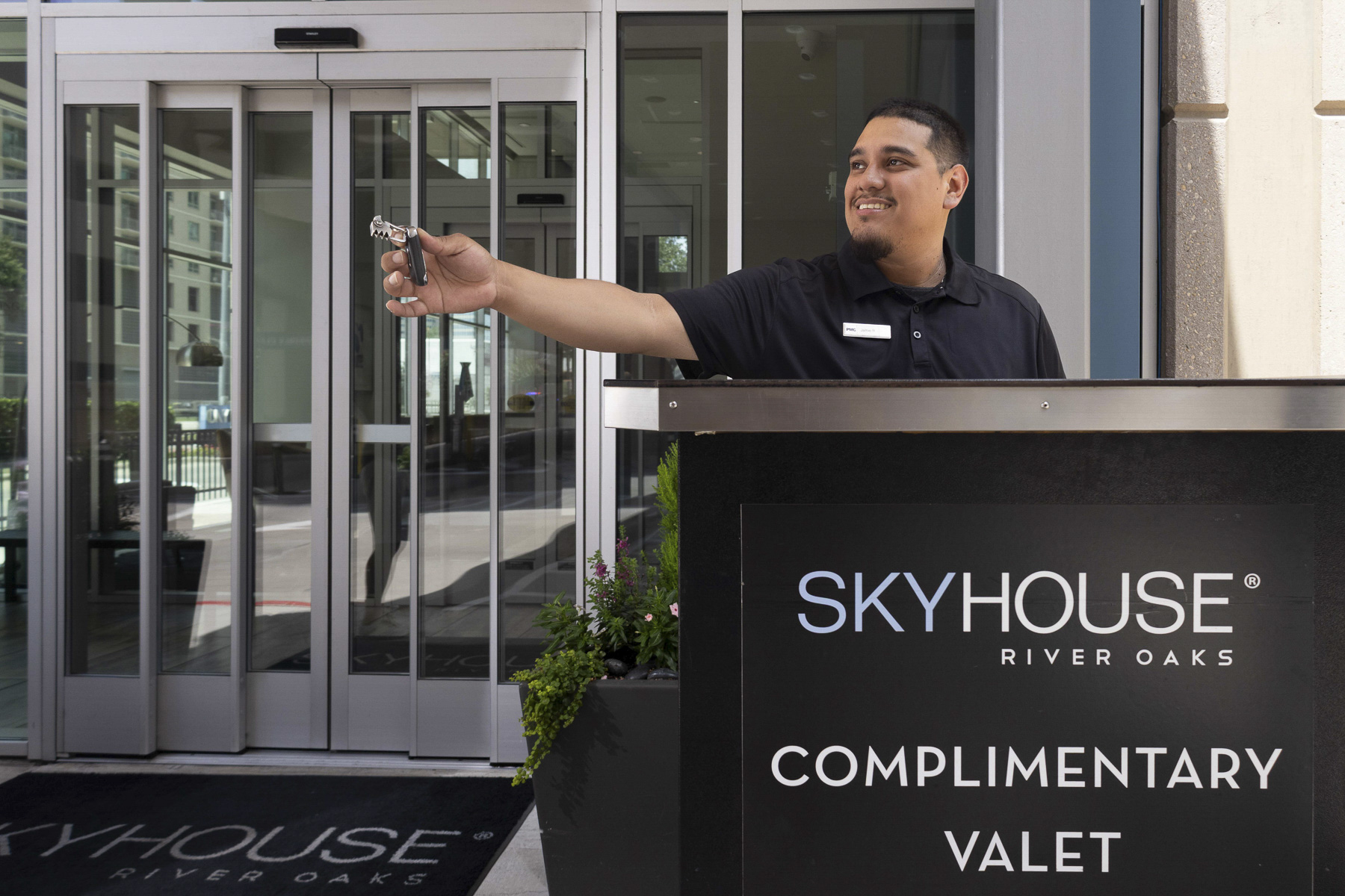 SkyHouse River Oaks Apartments