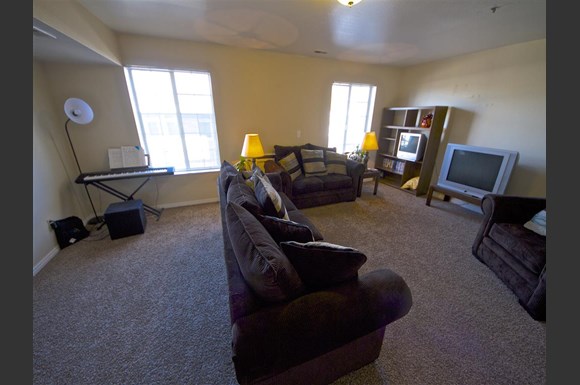 Enclave 305 Apartments 642 North 200 East Provo Ut Rentcafé Provo Photo Gallery 2