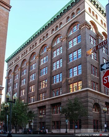 323 West 8th Street 1-2 Beds Apartment for Rent - Photo Gallery 2