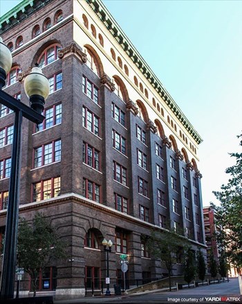 323 West 8th Street 1-2 Beds Apartment for Rent - Photo Gallery 3