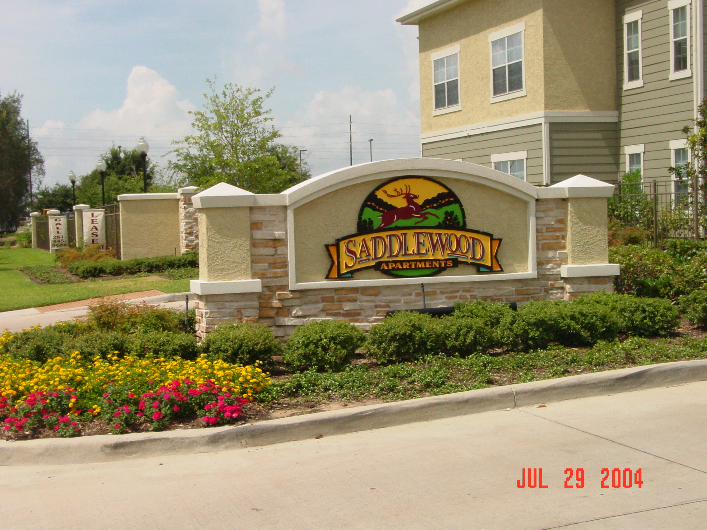 a sign for the saladwood restaurant in front of a house