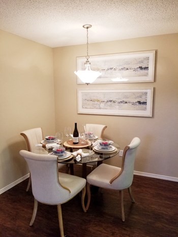 Dining Room - Photo Gallery 3