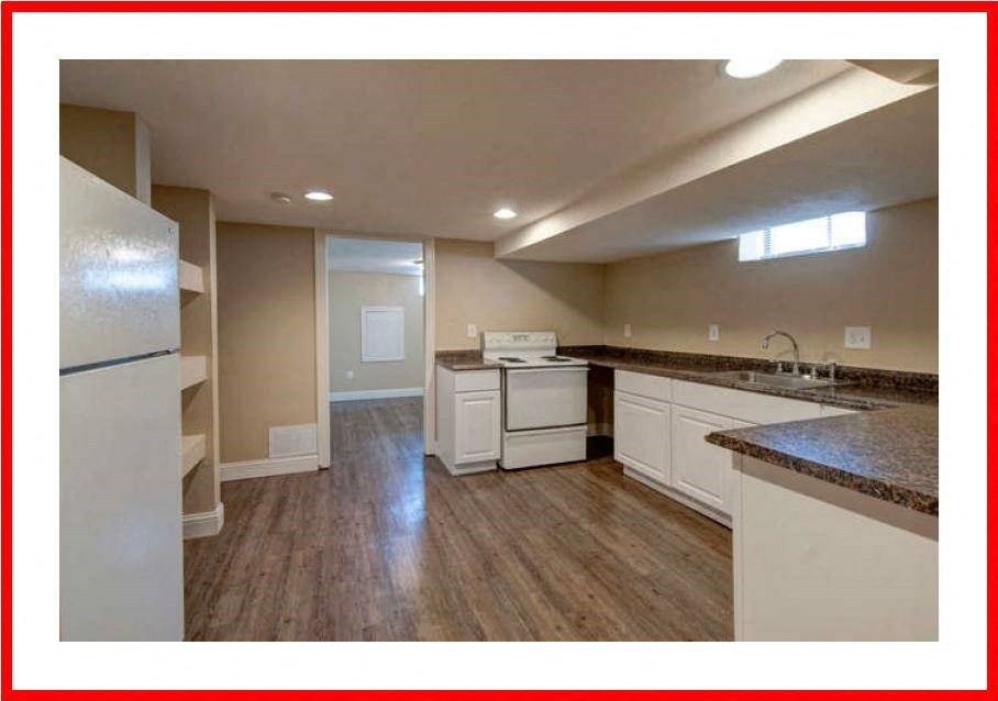 3205 Glencoe St Kitchen