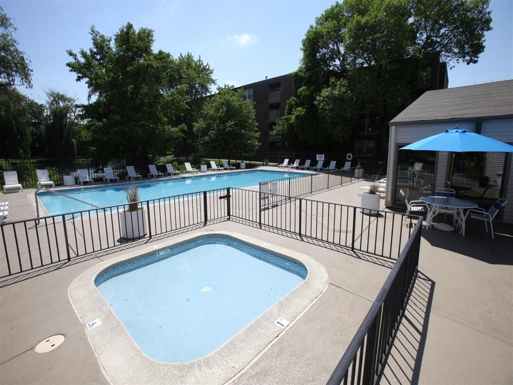 Sparkling Pool, Wading Pool & Sun Deck