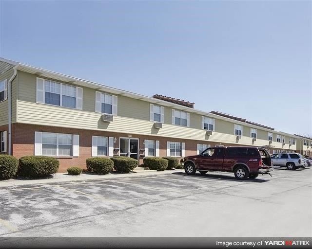 Winthrop Terrace Bowling Green South Apartments, 400 E Napoleon Road