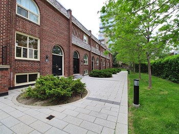 57-93 Balliol Street 2-3 Beds Townhouse for Rent - Photo Gallery 4