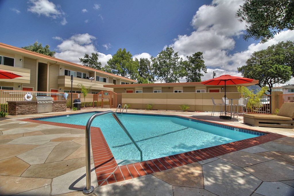 Outdoor Swimming Pool at 720 North Apartments, California, 94085