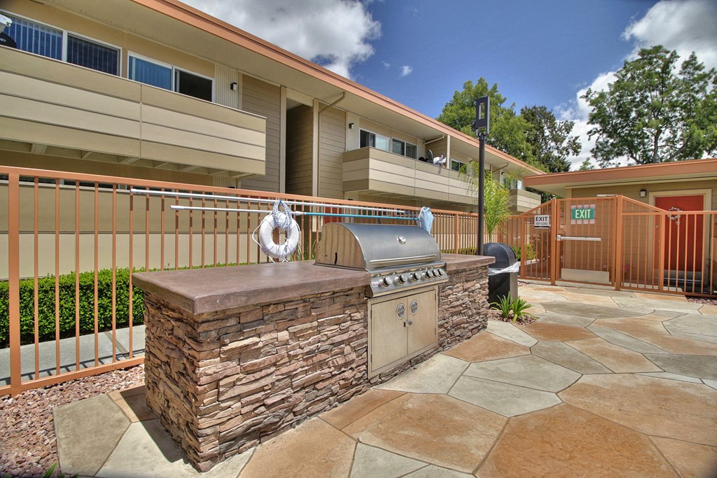 Outdoor Grills at 720 North Apartments, Sunnyvale, CA