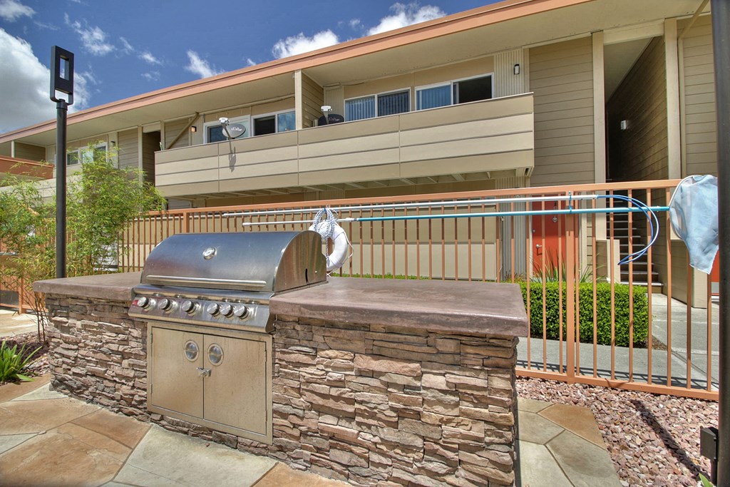 Grilling Station at 720 North Apartments, Sunnyvale, 94085