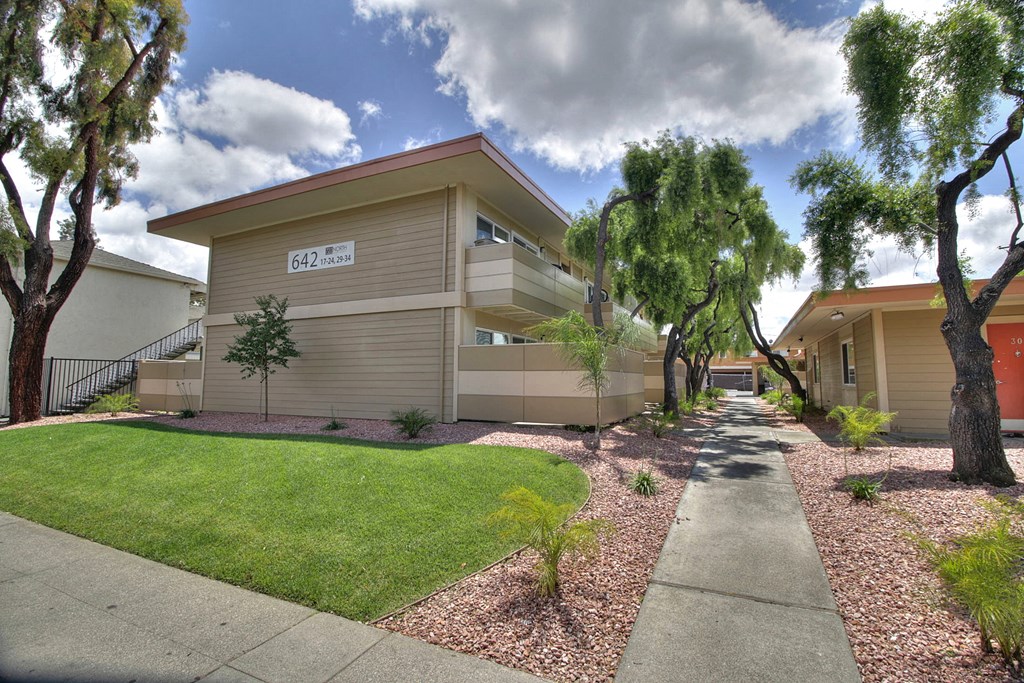 Green Space Walking Trails at 720 North Apartments, Sunnyvale, California