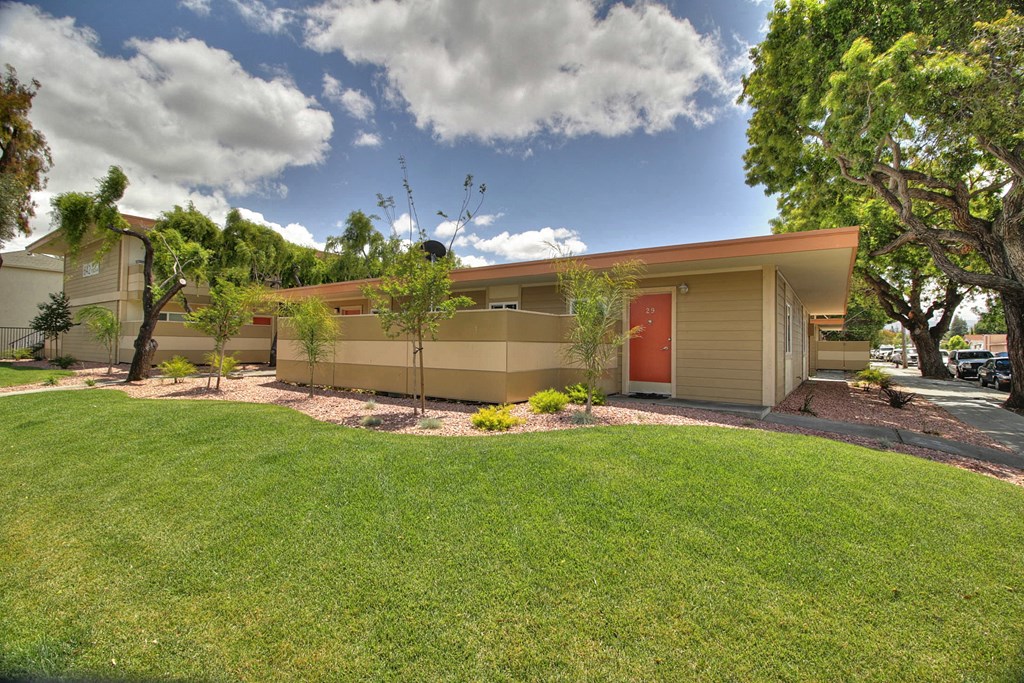 Lush Green Outdoor Spaces at 720 North Apartments, Sunnyvale