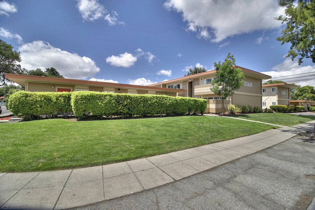 Lush Landscaping at 720 North Apartments, California