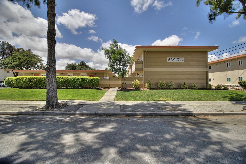 Elegant Exterior View at 720 North Apartments, California, 94085