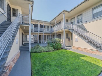 front lawn - Photo Gallery 5