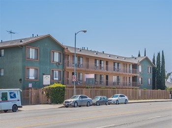 730-740 W. El Segundo Blvd 1 Bed Apartment for Rent Photo Gallery 2