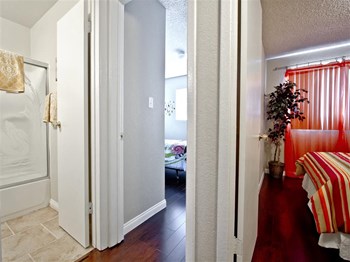 3820 Pennwood Avenue 1-3 Beds Apartment for Rent - Photo Gallery 11