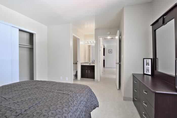 Thunderbird Apartments