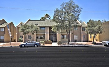 2725 E. Evans Avenue 1-3 Beds Apartment for Rent - Photo Gallery 3