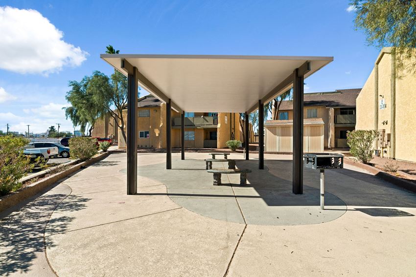 Thunderbird Apartments