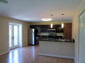 470 MIDDLE STREET 1-2 Beds Apartment for Rent - Photo Gallery 3