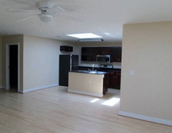 470 MIDDLE STREET 1-2 Beds Apartment for Rent - Photo Gallery 4