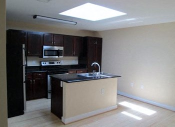 470 MIDDLE STREET 1-2 Beds Apartment for Rent - Photo Gallery 5