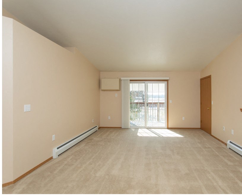 Upper Lakeside Living Area, 2 Bed/2 Bath