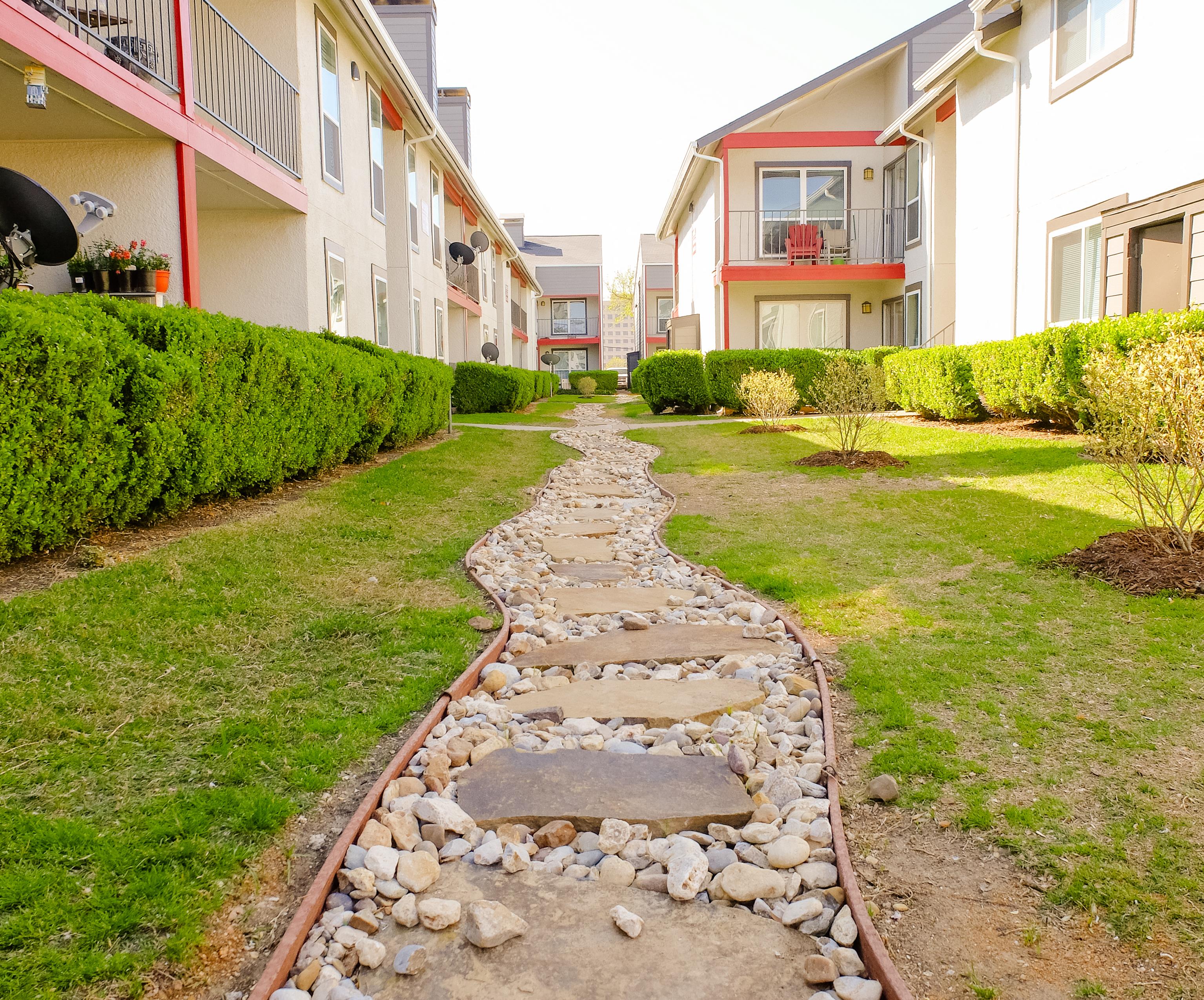 Beautiful Courtyard With Walking Paths at Verge, Dallas, Texas