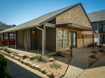 Leasing Office Exterior at Verge, Dallas - Photo Gallery 15