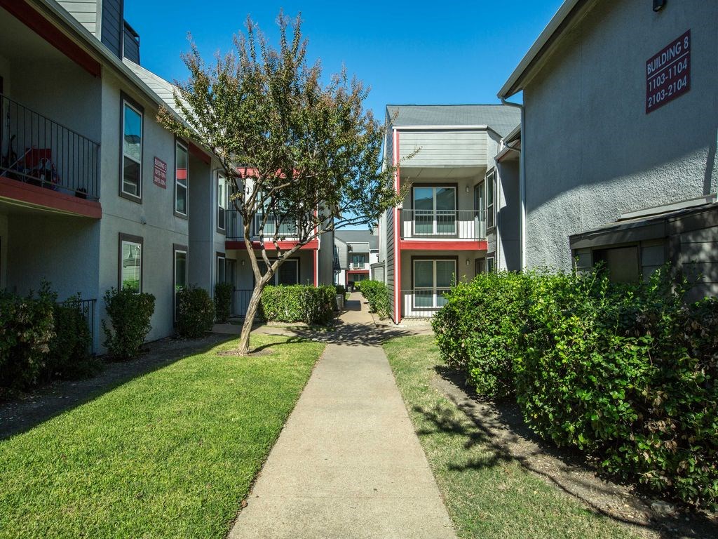 Green Space Walking Trails at Verge, Dallas, TX