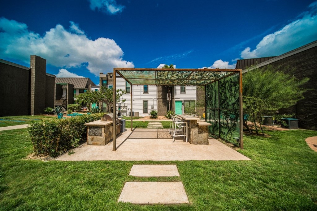 Beautifully Landscaped Grounds at Mesh Properties, Austin, TX, 78741